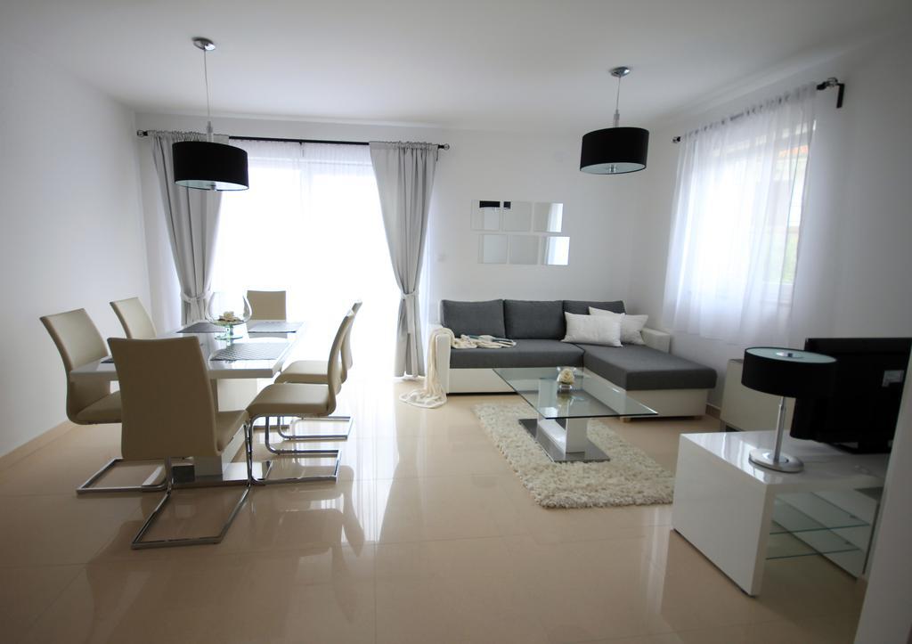 Apartments Villa Mantinela Malinska Cameră foto
